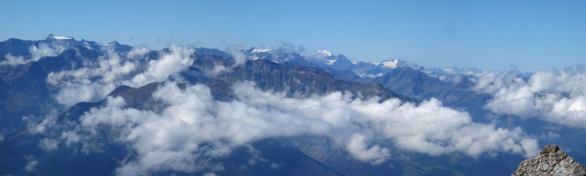 Alpen mit Wolken
