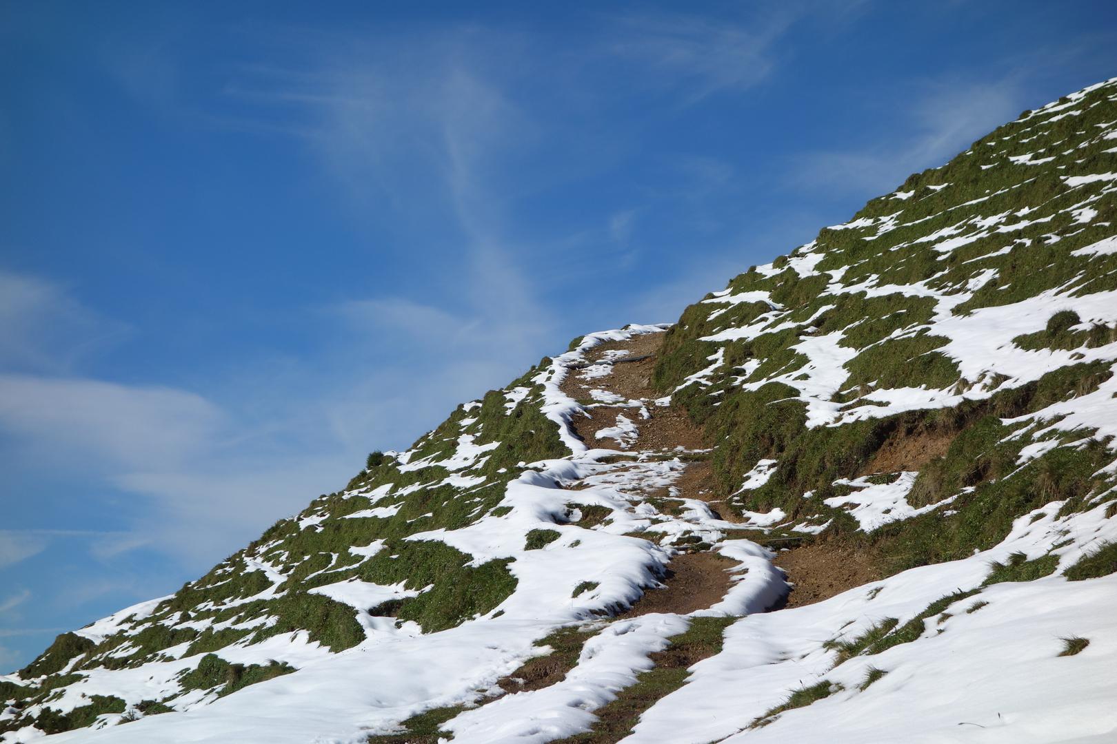 Aufstieg mit Schnee