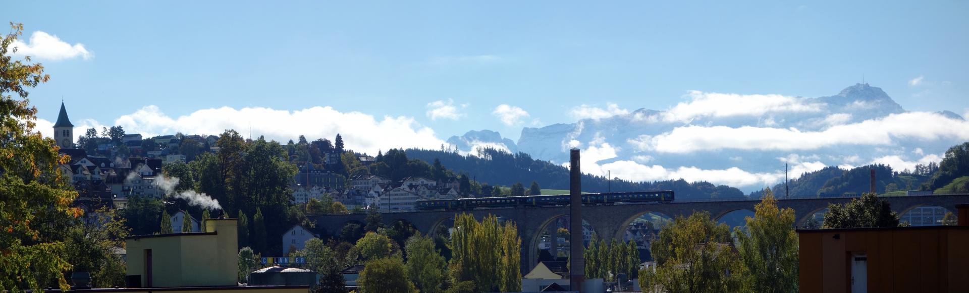Herisau mit Eisenbahnbrücke