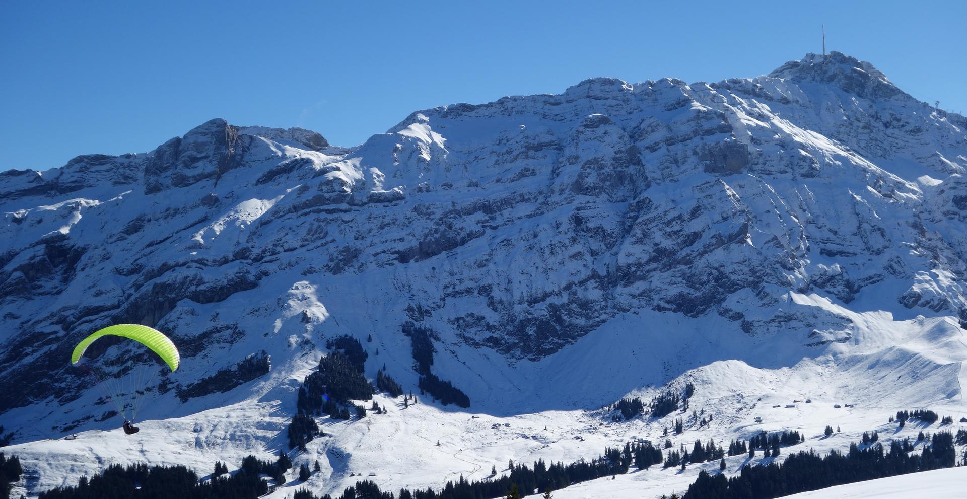 Paraglider vor Säntis
