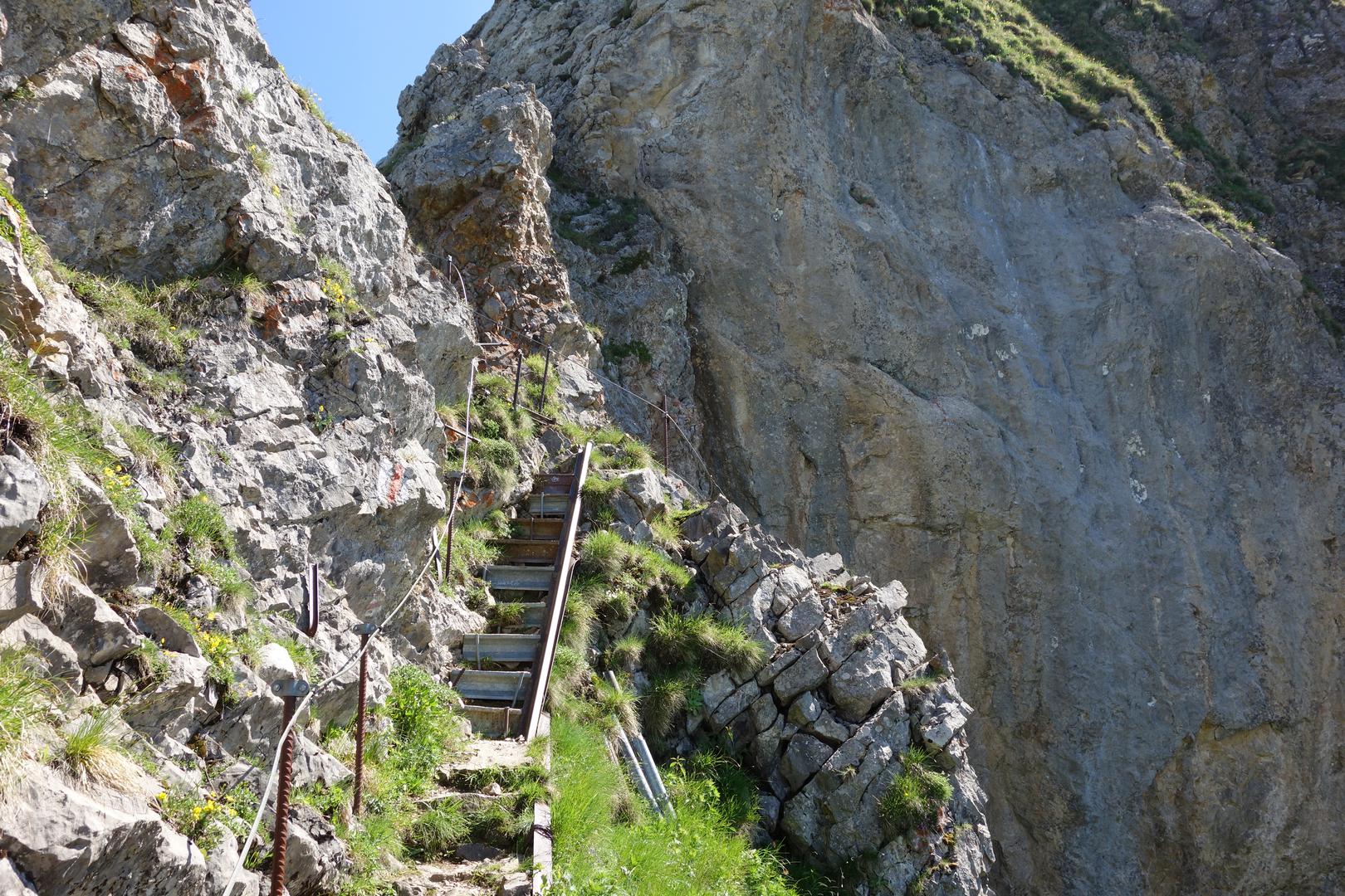 Treppe mit Drahtseil