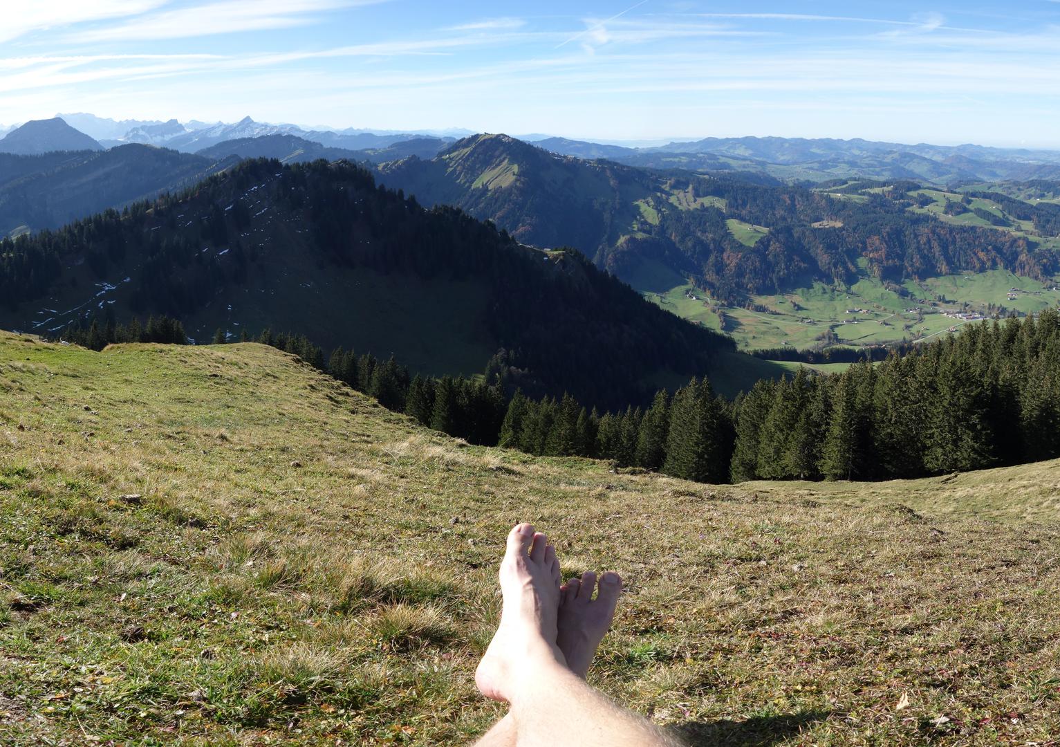 Nackte Füsse im November