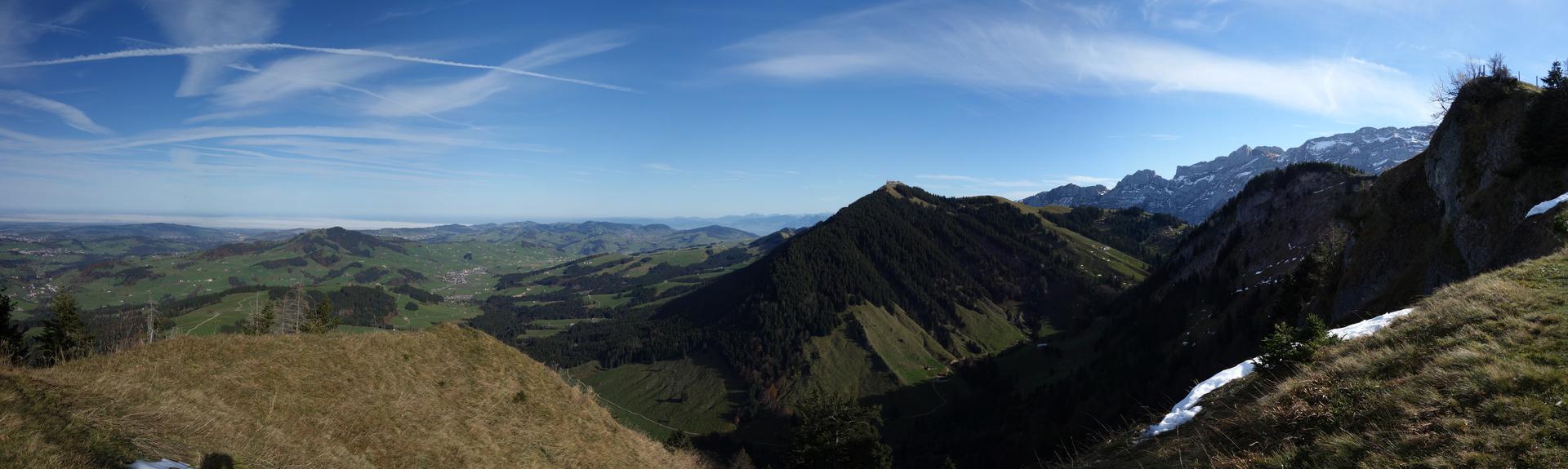 Schneereste vor dem Kronberg