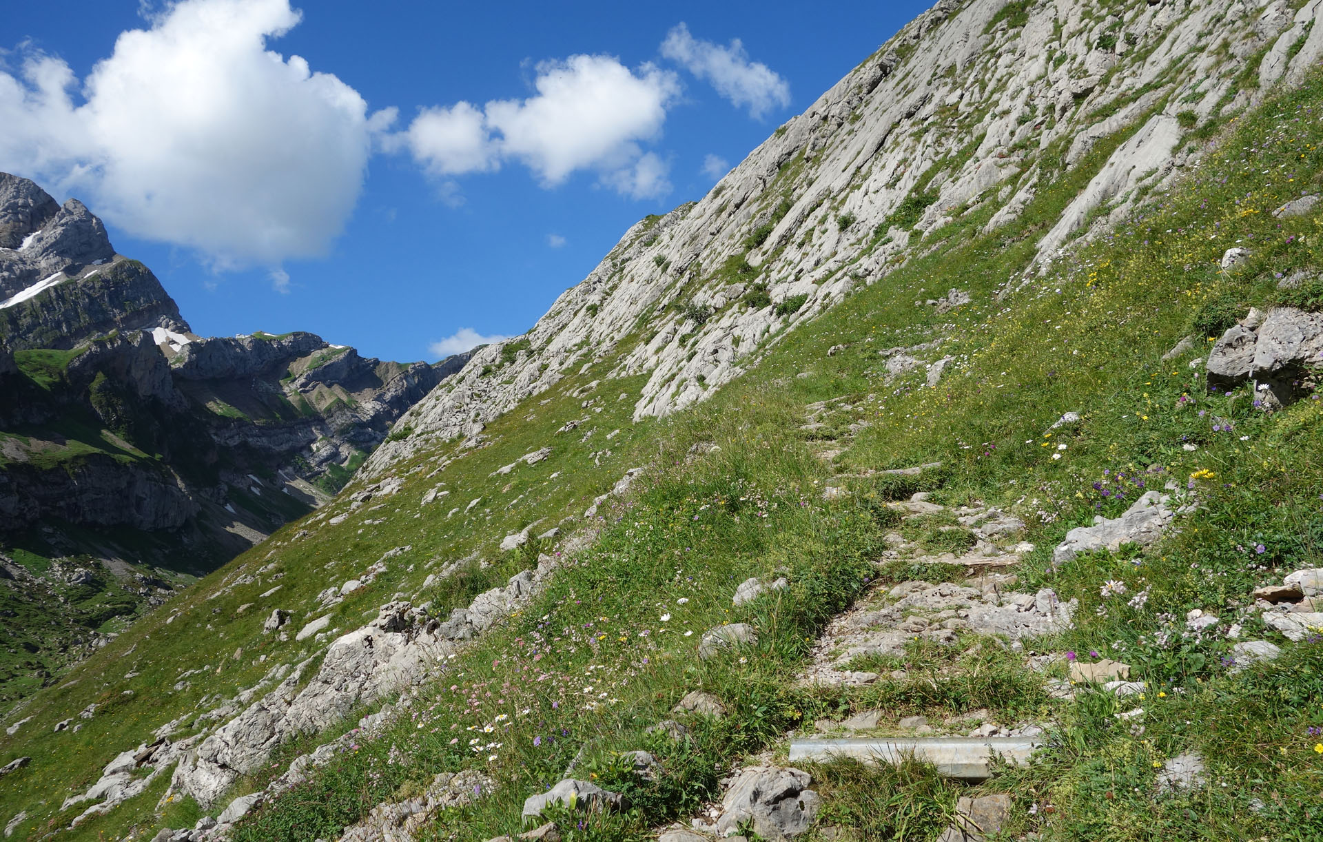 Bergweg Meglisalp Ageteplatte