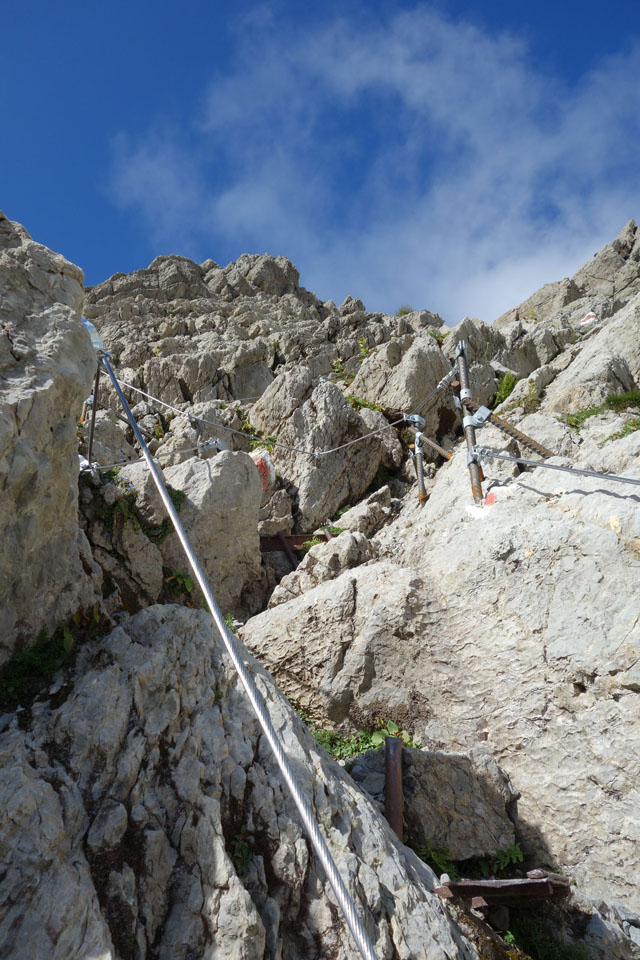 Drahtseilgesicherter Wanderweg