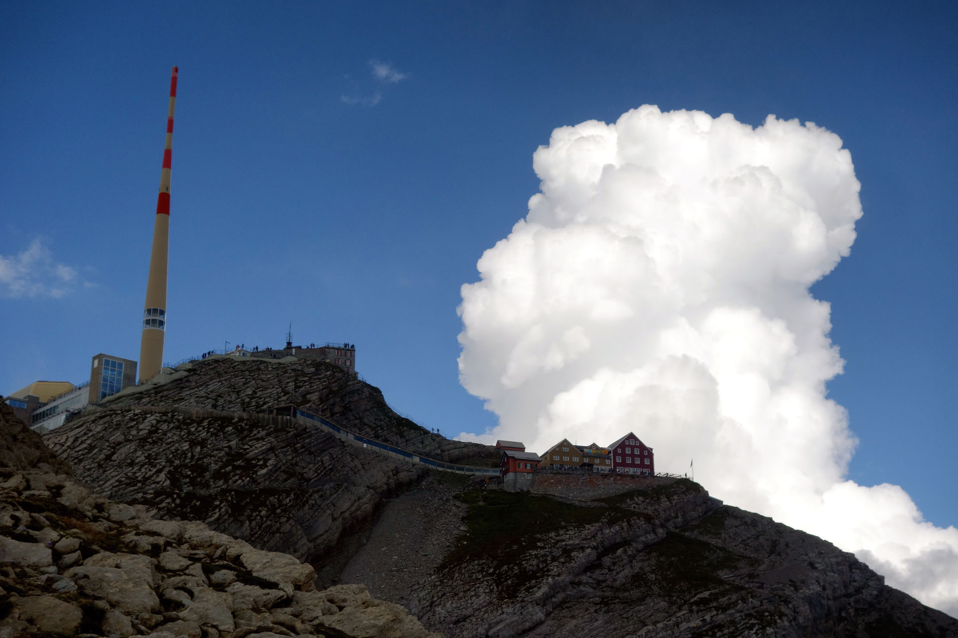 Säntisgipfel mit Gewitterwolke