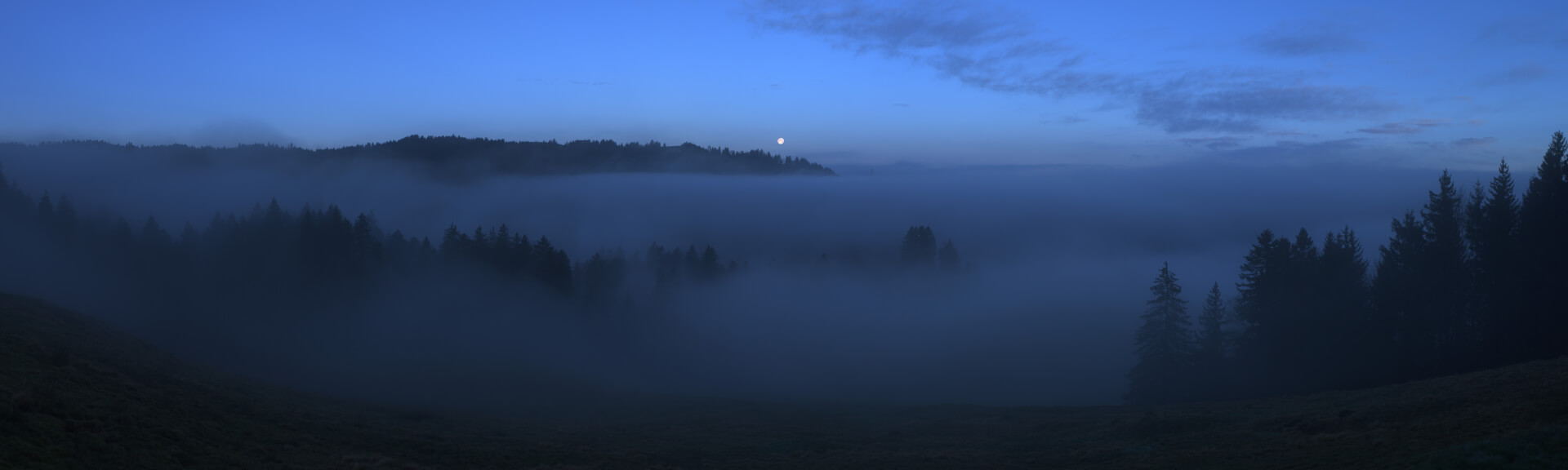 Vollmond über Nebelmeer