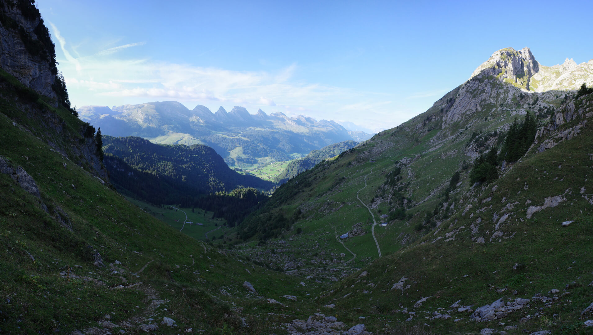 Aufstieg im Schatten