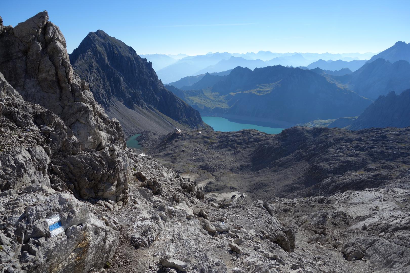 Blau-Weißer Wanderweg