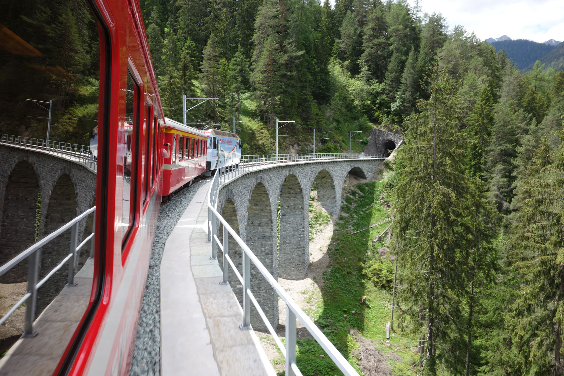 Räthische Bahn auf Cavja