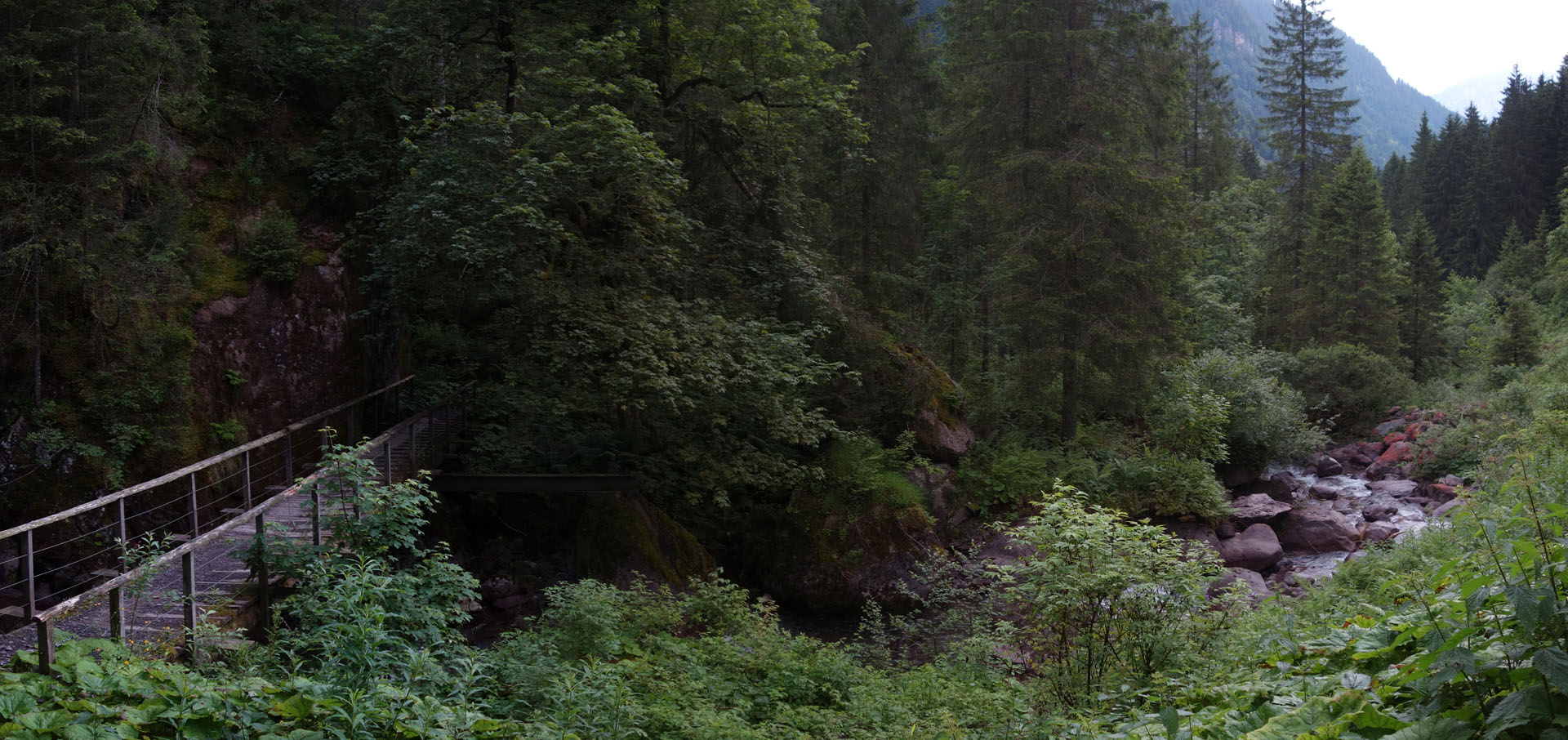 Brücke über Bergbach