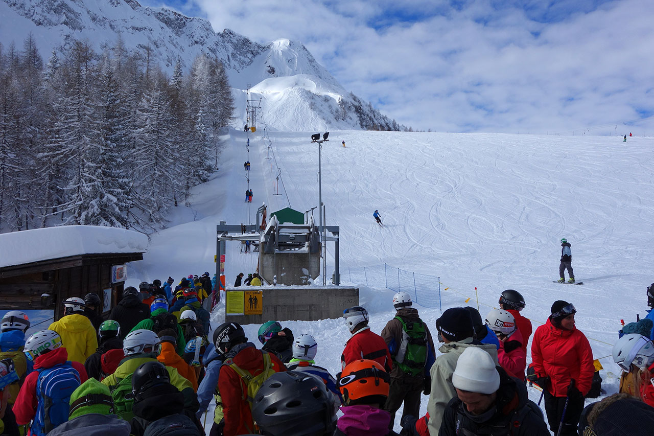 Warteschlange am Skilift