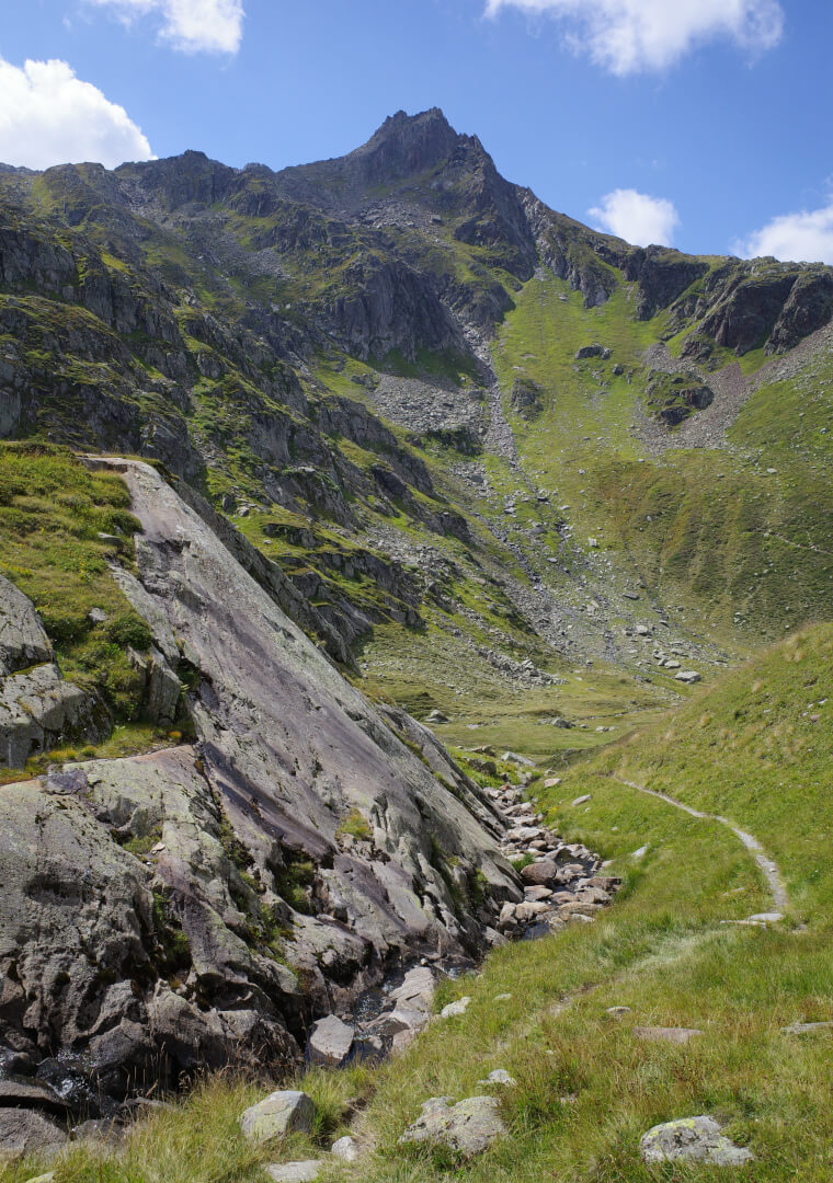 Wanderweg am Bach