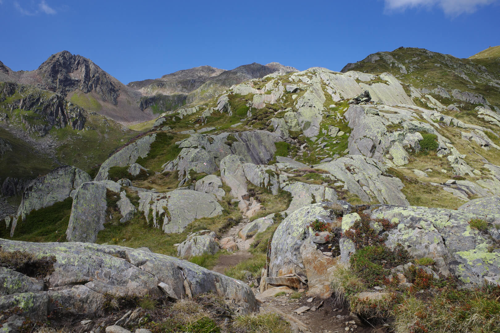 Weg durch Granit