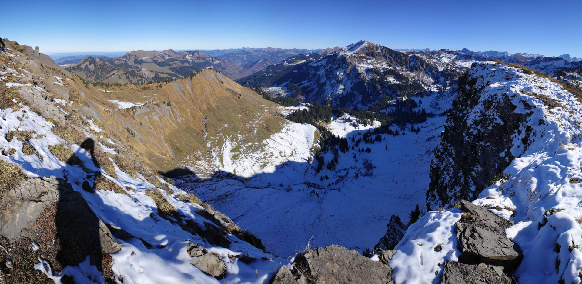 Tiefblick an Abbruchkante