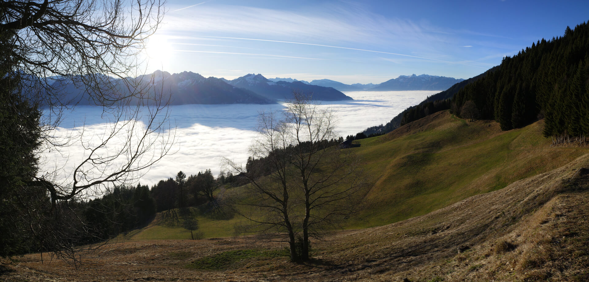 Wanderung über dem Nebel