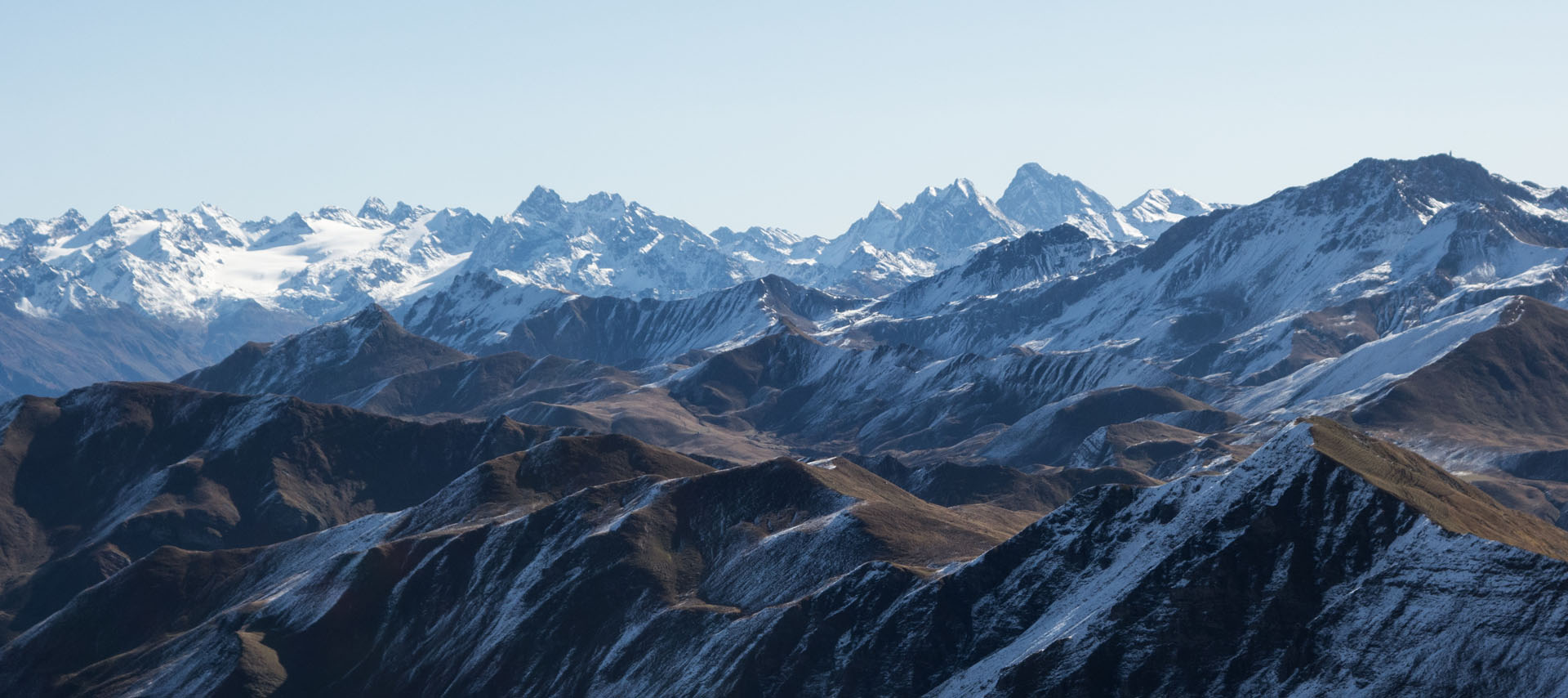 Schnee auf Nordhängen