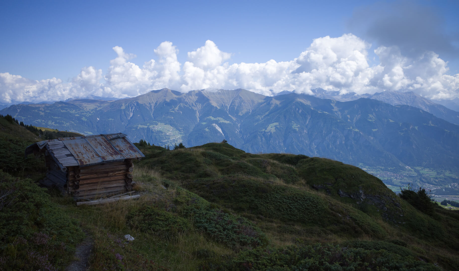 Kleine Hütte in den Bergen