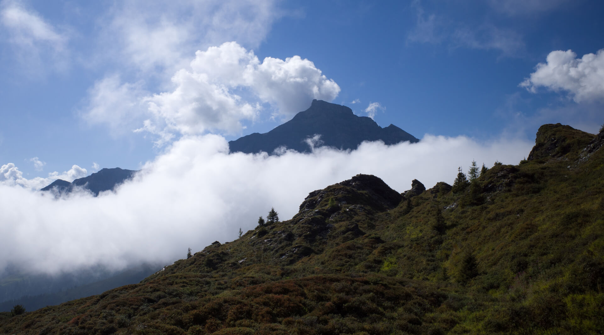 Piz Beverin mit Wolken