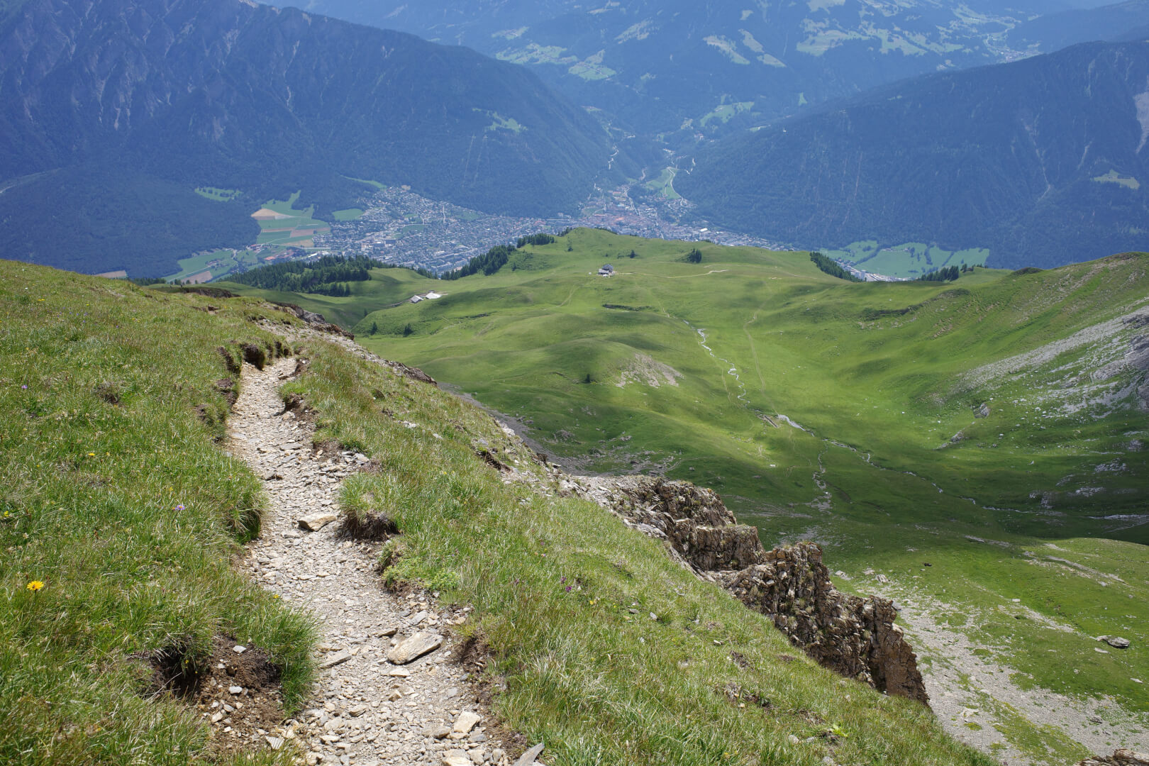 Wanderweg an Abgrund