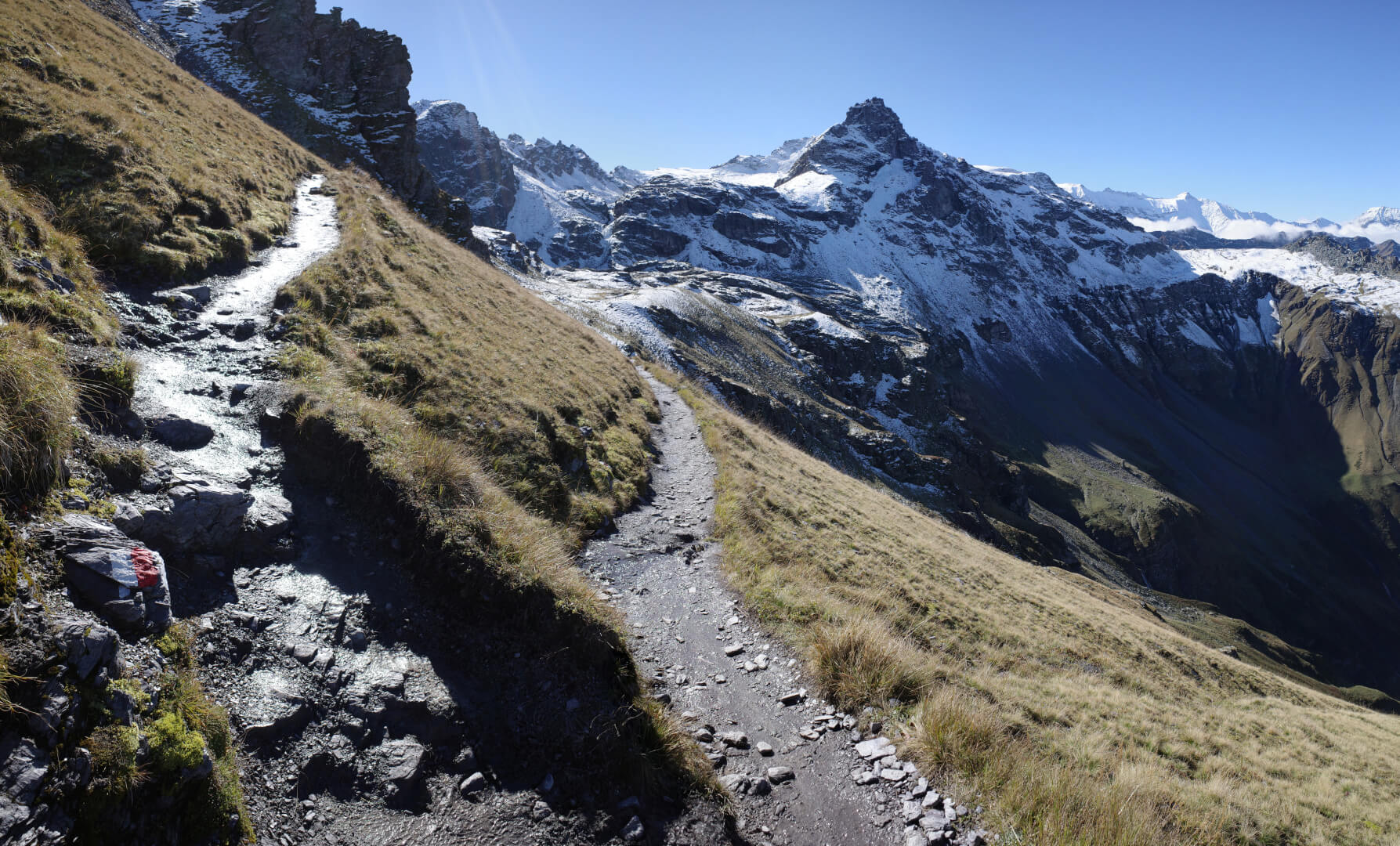 Wanderweg mit Serpentine
