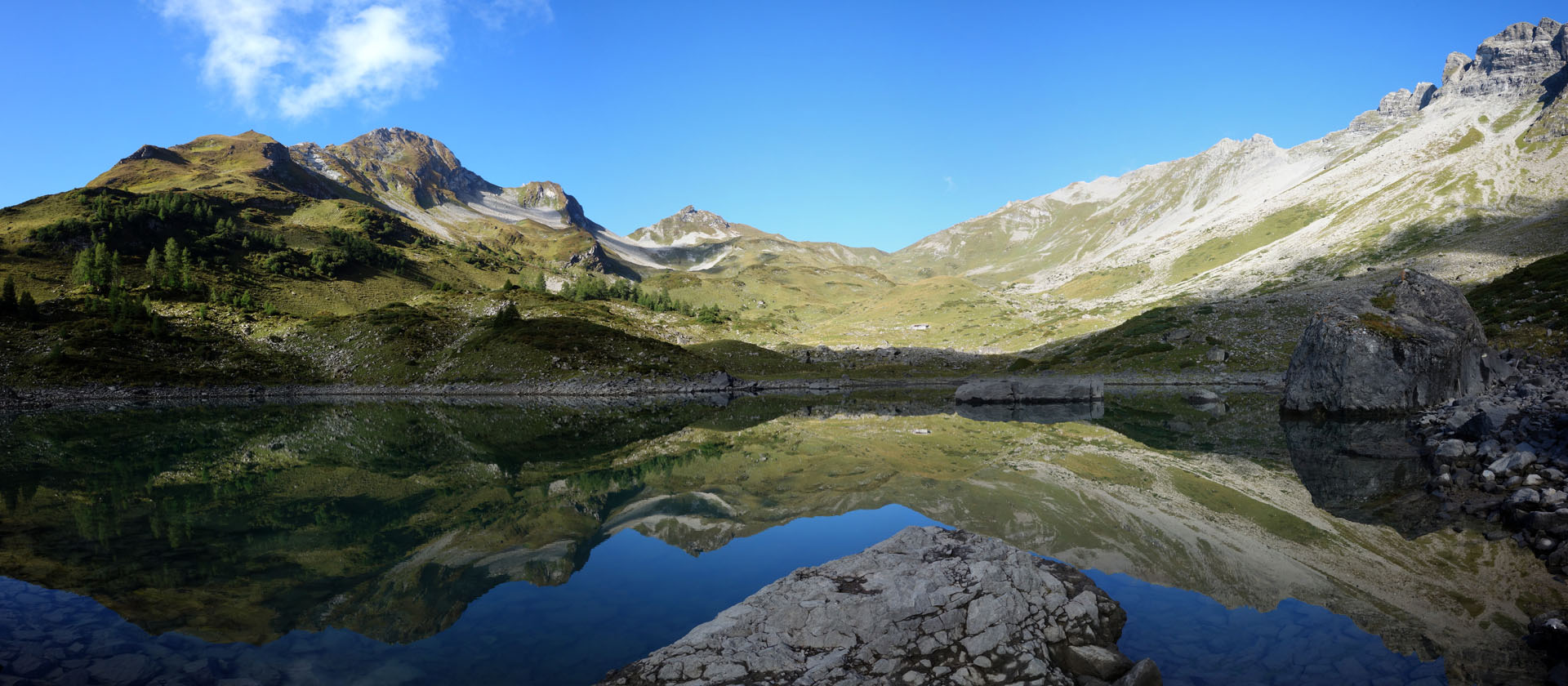 Perfekte Spiegelung im See