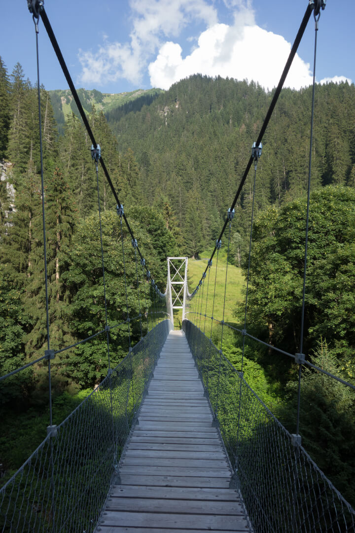 Weg über Brücke