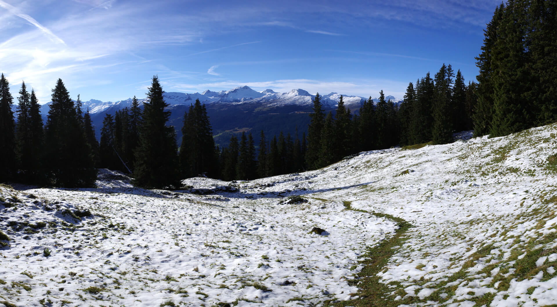 Pfad durch Schnee