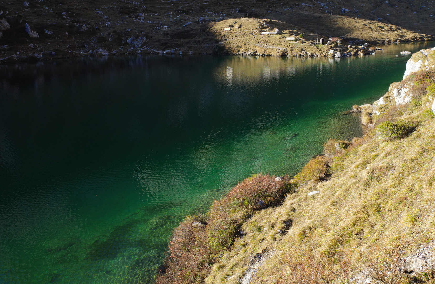 Grüner Bergsee