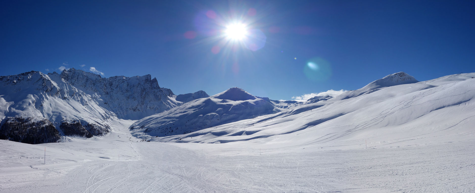 Breite leere Piste nach Radons