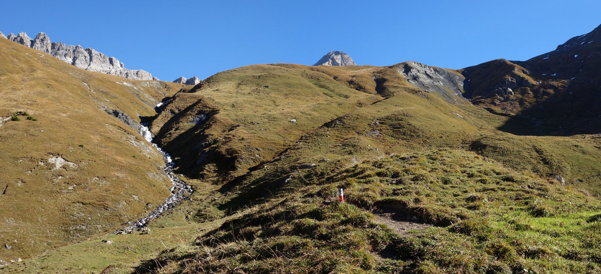 Aufstieg über Wiese