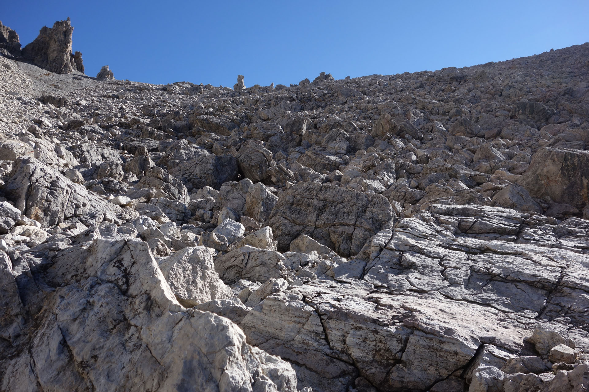 Wanderweg durch Geröll