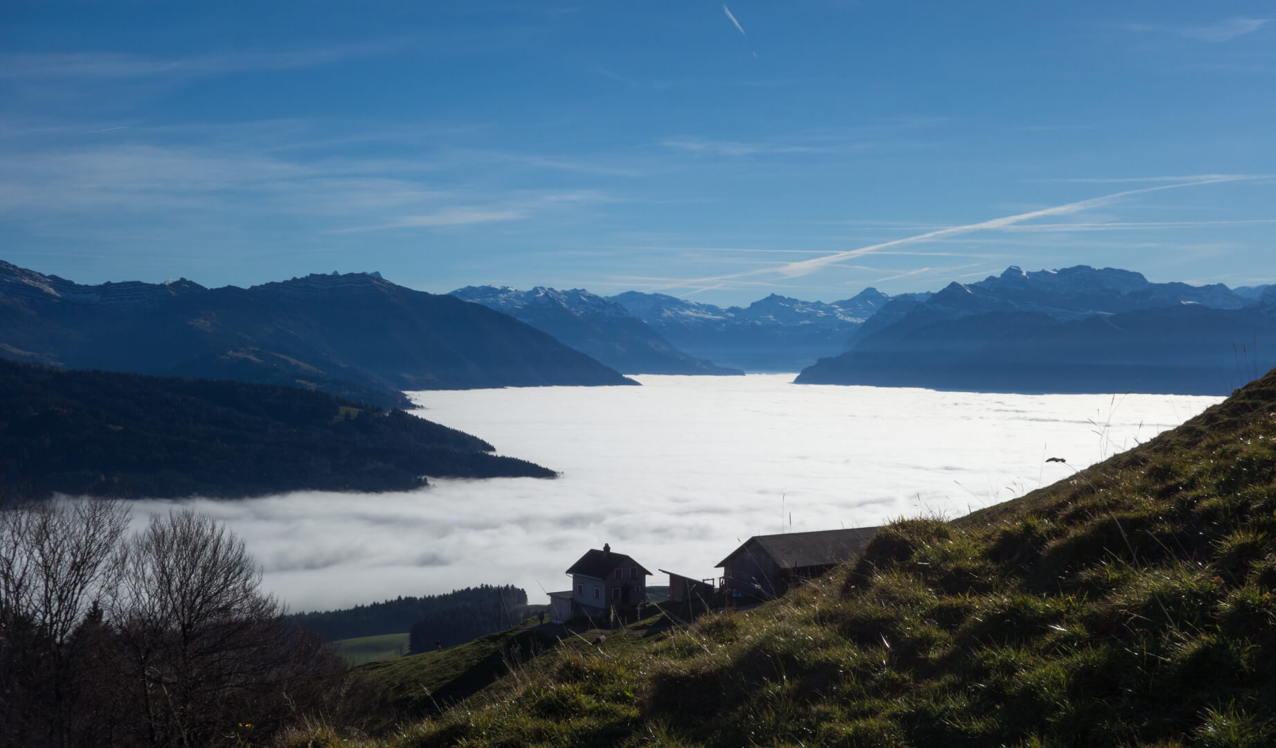 Glarus mit Nebel