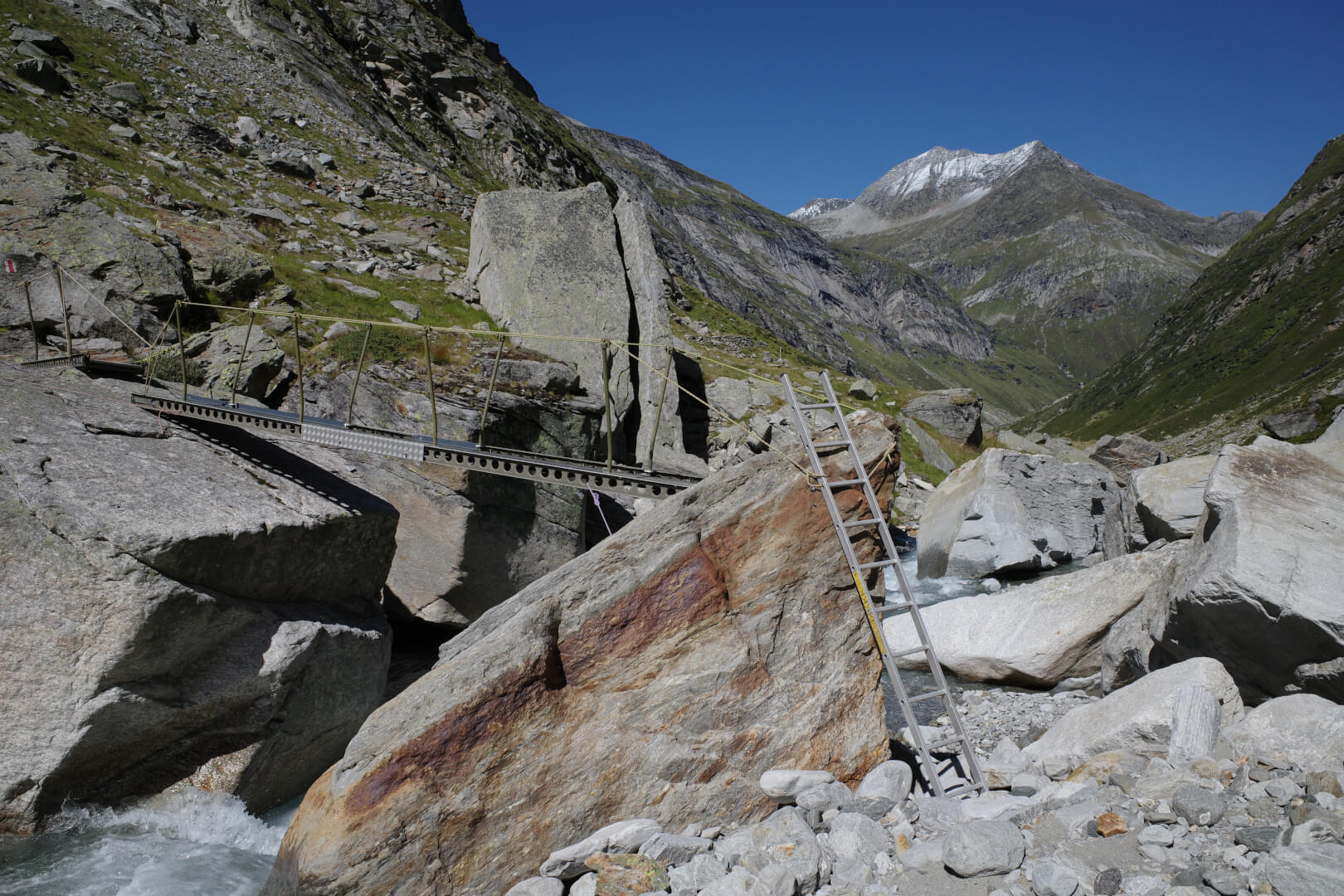 Abenteuerliche Brücke